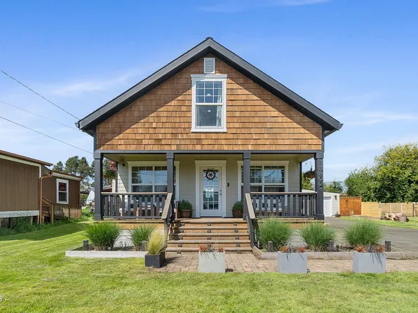 3802 Maple Ln, Tillamook, OR 97141