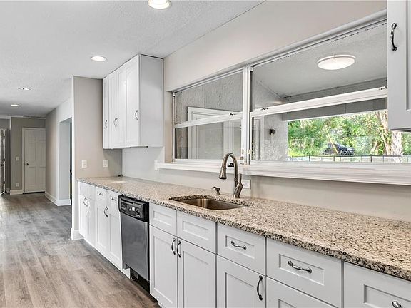 5th image of 258 Mileham Dr
