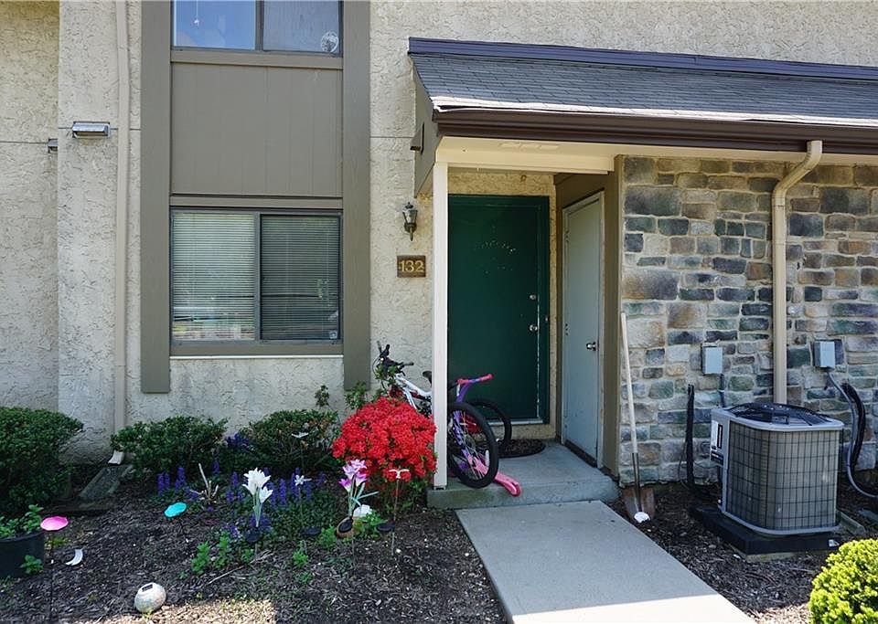 1st image of 132 Hampshire Dr