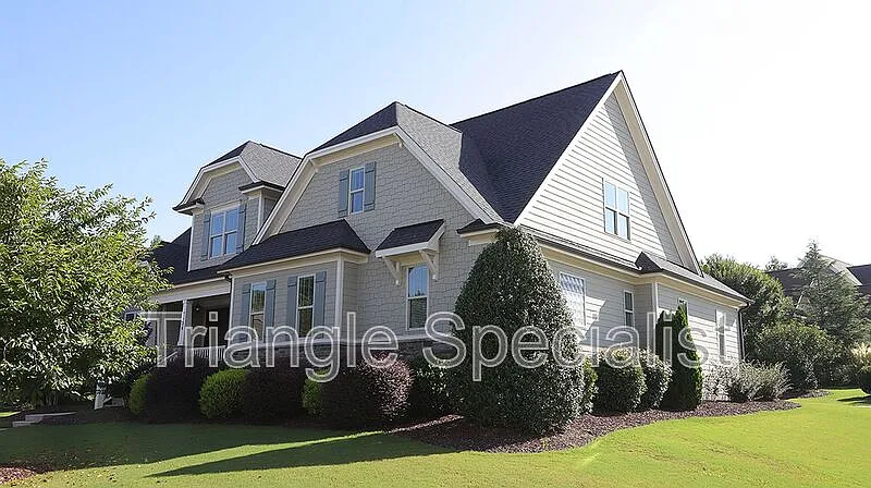 4 bed, 3.0 bath, 3754 sqft, $4,000 — Photo 2