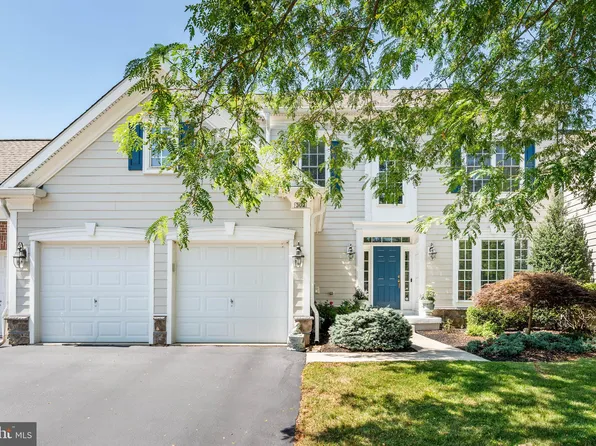 302 Arthur Ct, Newtown Square, PA 19073
