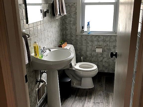 4th image of 4071 Buckingham Ave