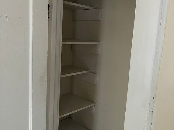 5th image of 465 Richardson St