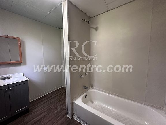 3rd image of 511 Jackson St