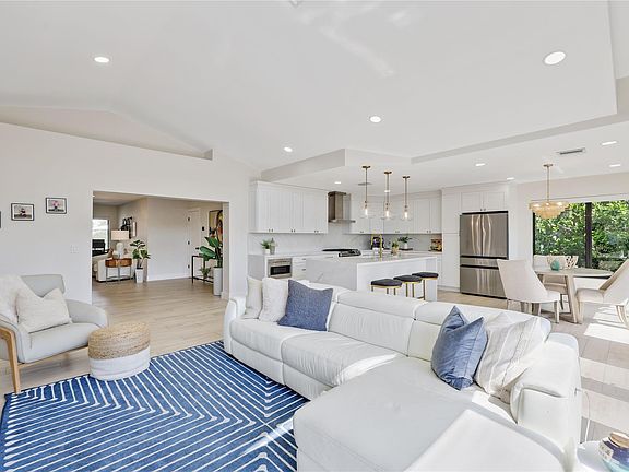 5th image of 440 SE 7th Avenue