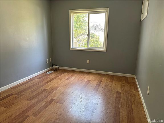 5th image of 4520 5th St