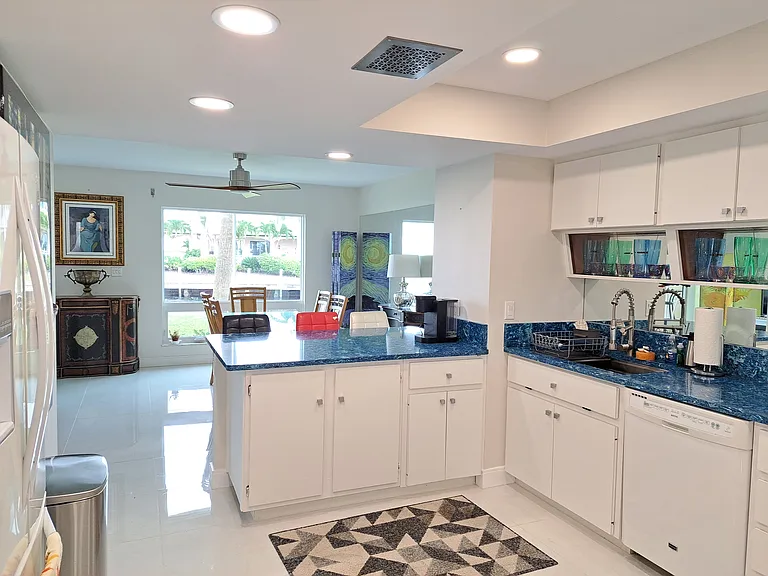 1 Colony Point Dr — Photo 32