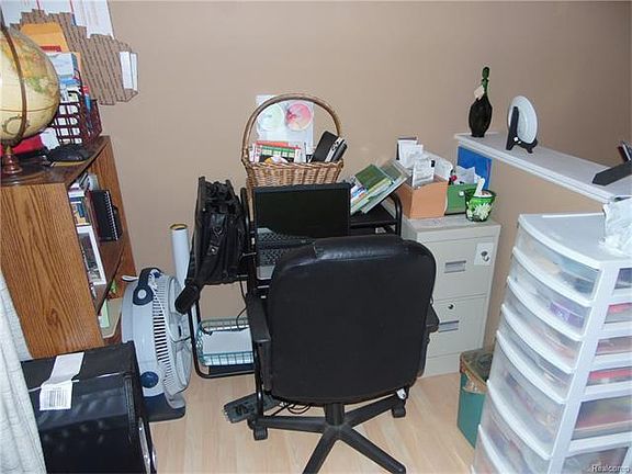 5th image of 61005 Greenwood Dr #1