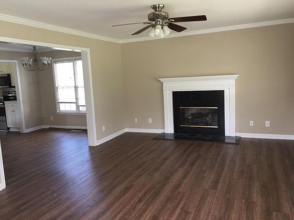 3rd image of 1471 Oxford Pl