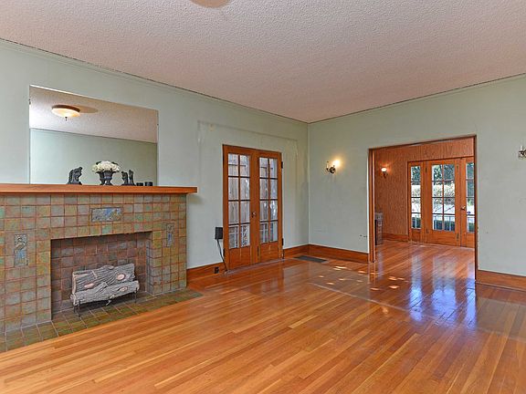 4th image of 4425 Hermosa Way