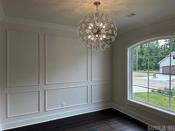 5th image of 140 Woodlands Park Dr
