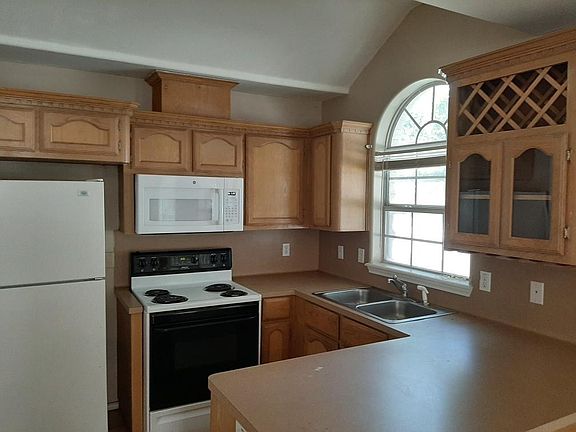 2nd image of 411 La Mancha Dr APT 4