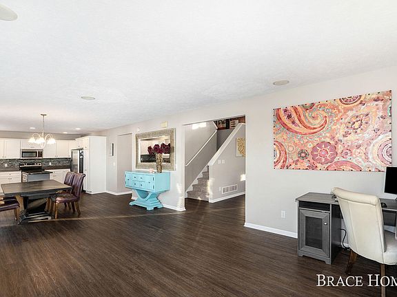 5th image of 643 Oldfield Dr SE