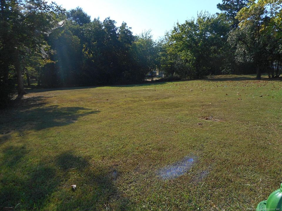 2nd image of 412 N Hickory St