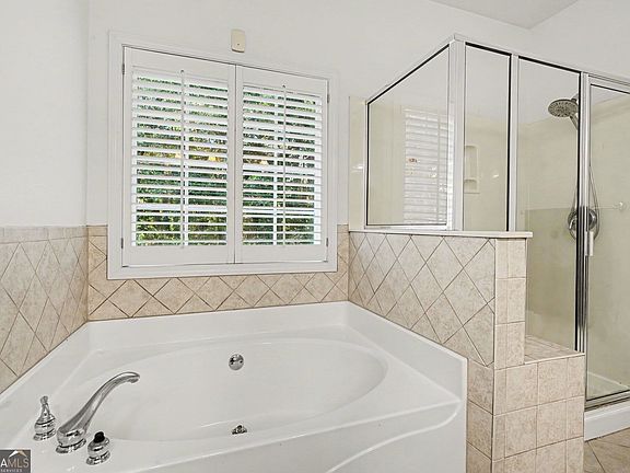 4th image of 1142 Town Square Ct