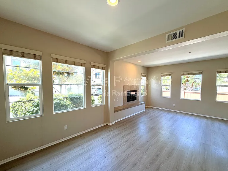 1349 Isabella Way — Photo 6