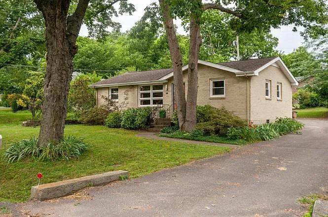 2 bed, 1.5 bath, 1263 sqft, $2,200 — Photo 2