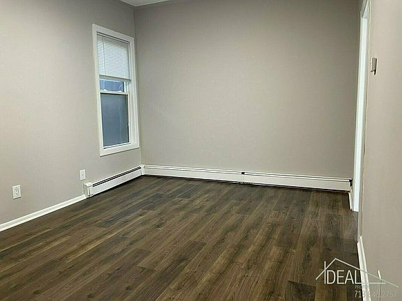5th image of 71-73 Yellowstone Blvd #2R