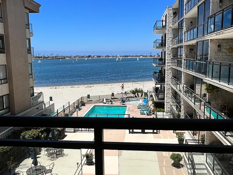 3916 Riviera Dr #408 — Photo 33