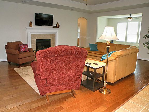 4th image of 3911 Red Alder Way