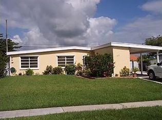 879 Hibiscus Dr, Royal Palm Beach, FL 33411