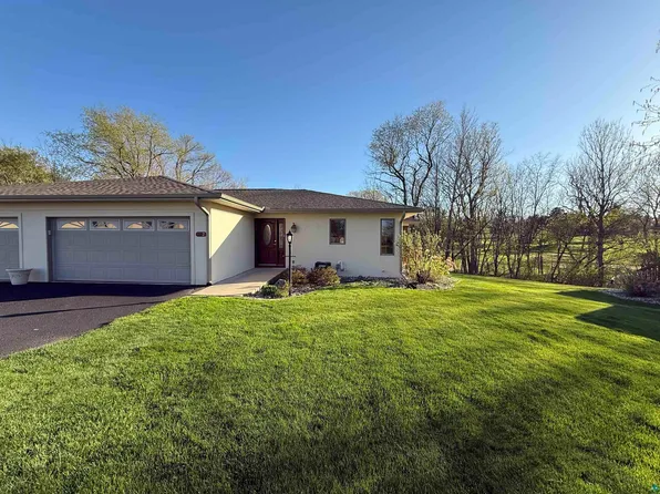 502 Spring Creek Cir, Baraboo, WI 53913