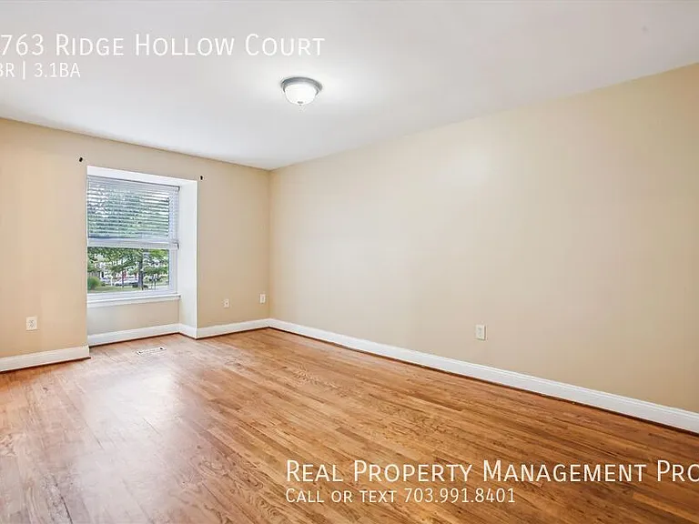 8763 Ridge Hollow Ct — Photo 13