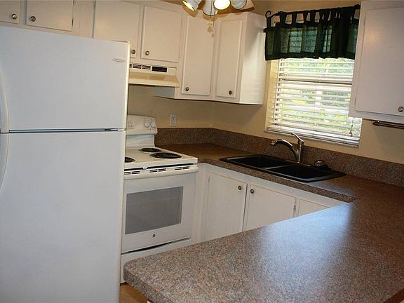 3rd image of 4480 Ironwood Cir APT 110A