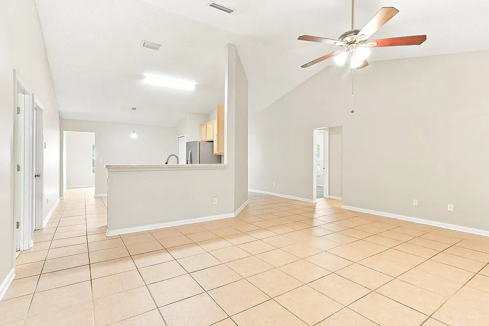 4 bed, 2.0 bath, 1830 sqft, $2,120 — Photo 4