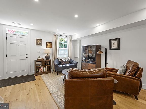 4th image of 328 N Patrick St