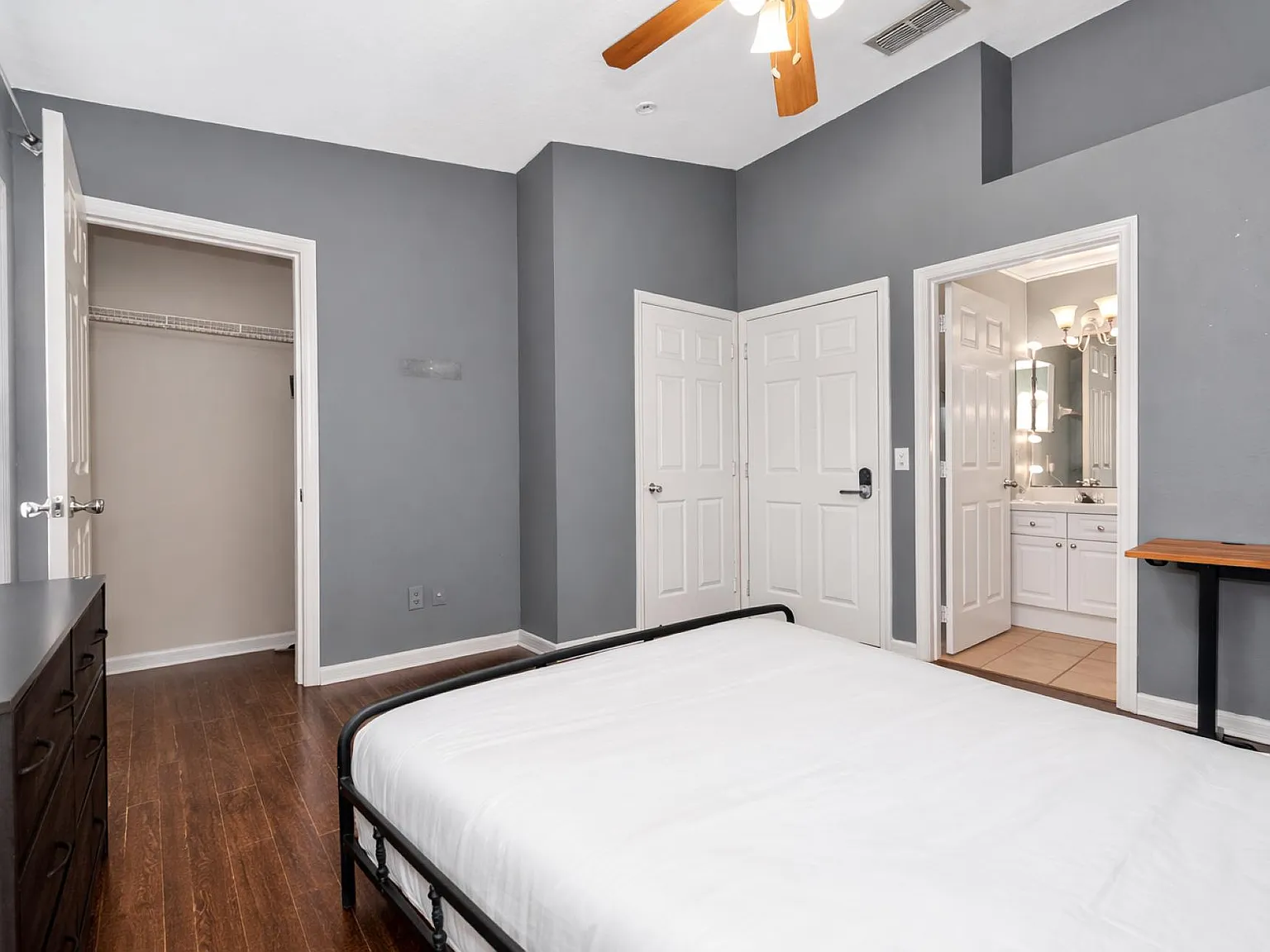 2 bed, 2.5 bath, 1200 sqft, $1,481 — Photo 2
