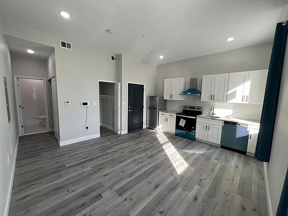 3rd image of 106 S 42nd St #4