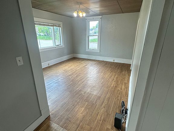 2nd image of 324 W Morase St