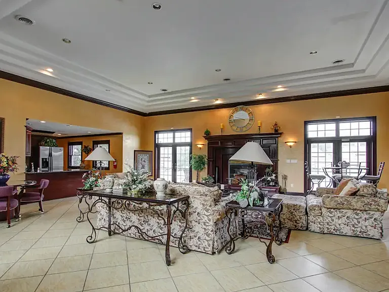 Stonecreek Luxury Apartment Homes — Photo 8