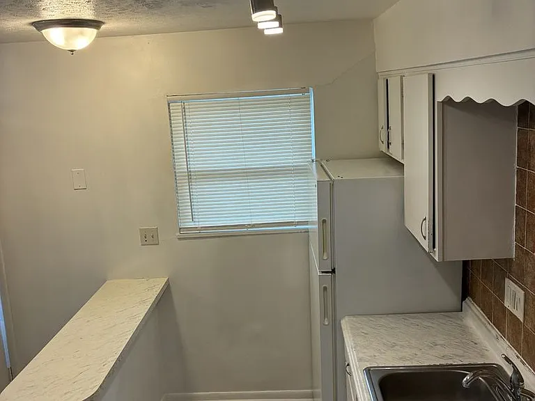 4115 Pinecroft Dr — Photo 4
