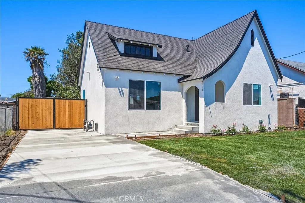 2 bed, 920 sqft, $3,200 — Photo 1