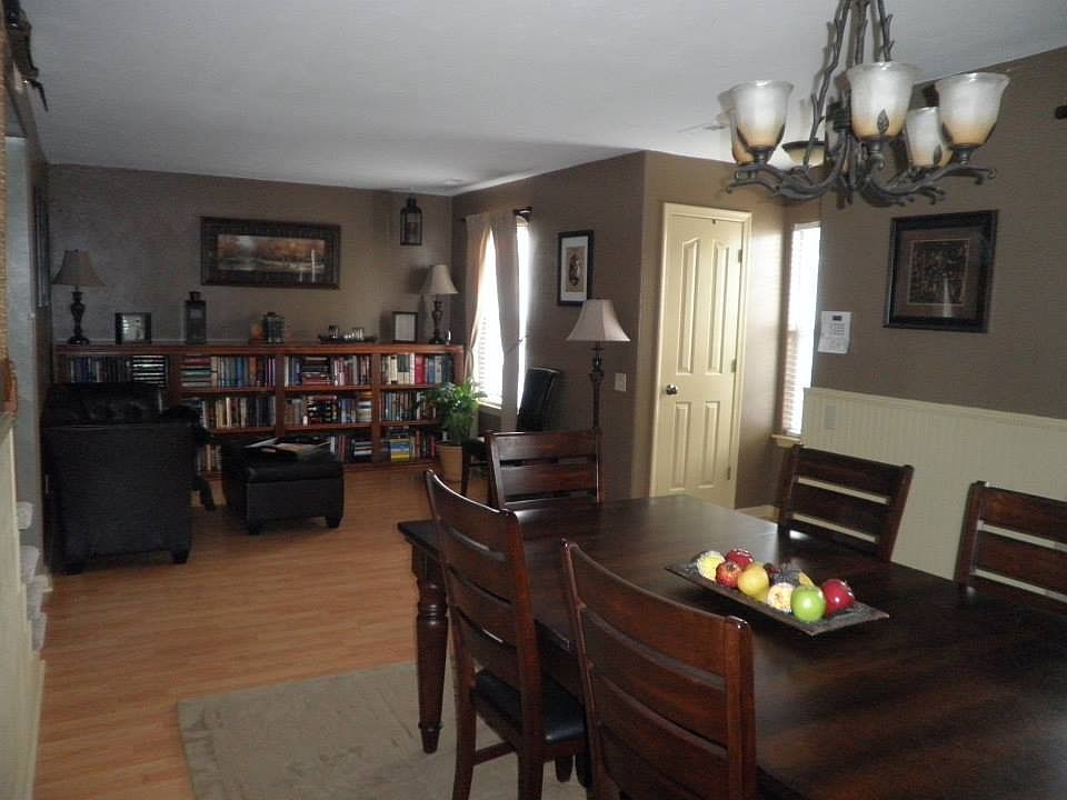 1st image of 215 Rockwood Pl