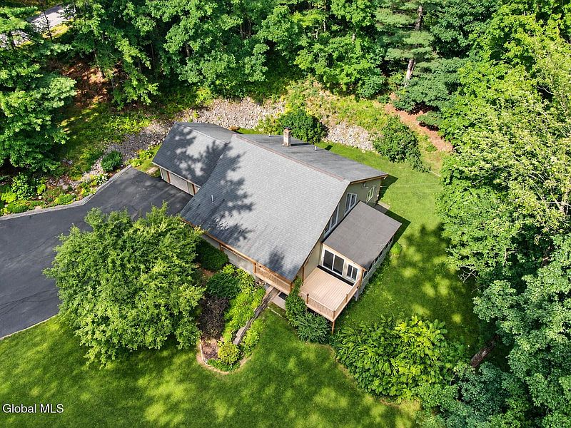 5th image of 936 Ridge Road