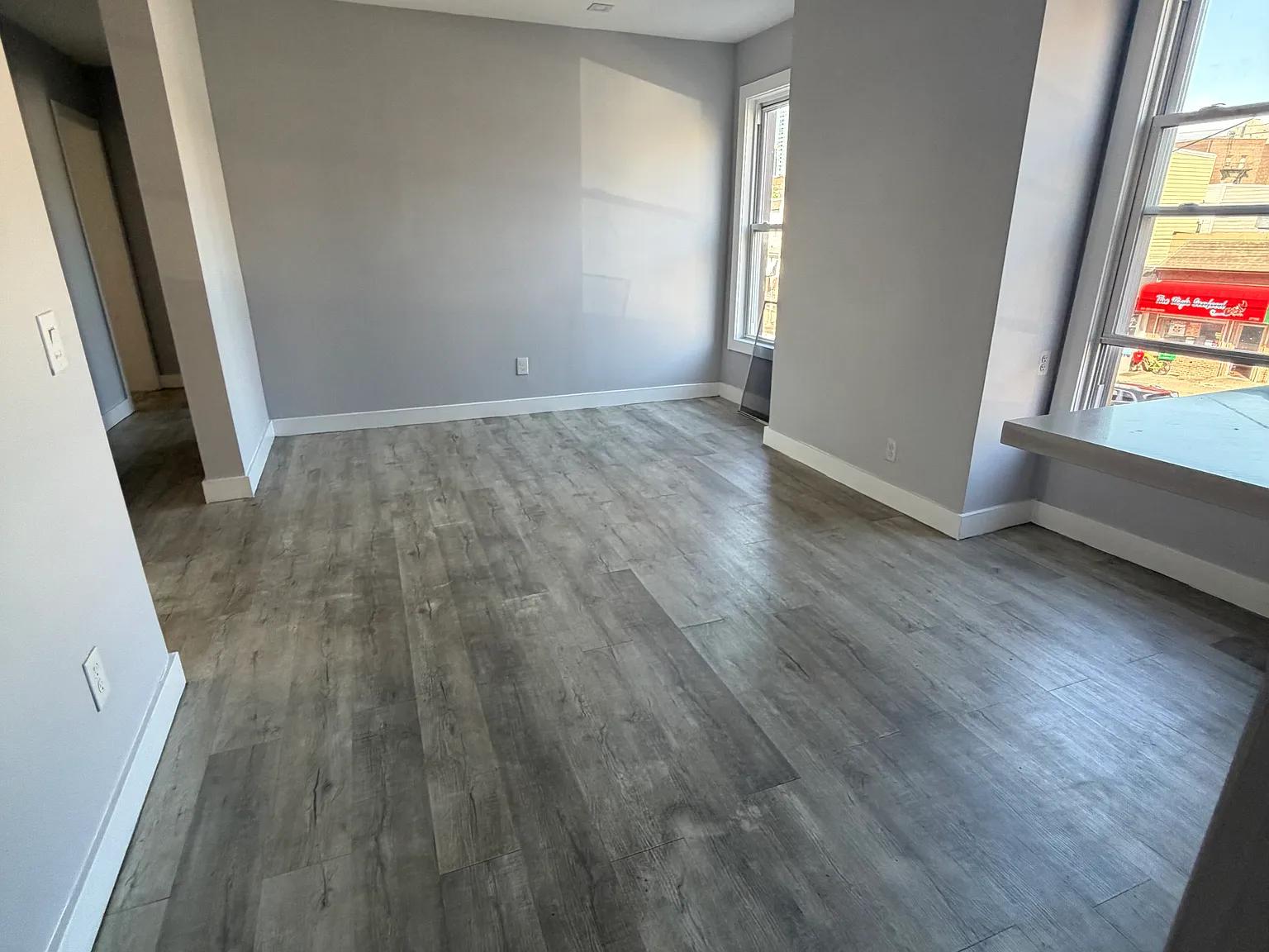 3 bed, 800 sqft, $2,700 — Photo 3