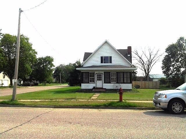 331 E Broadway St, Blair