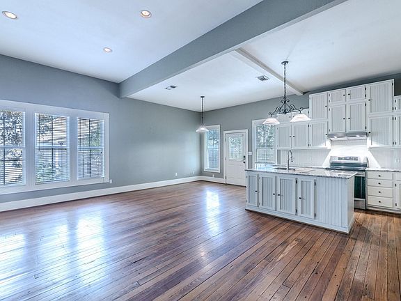 3rd image of 1007 Hill St