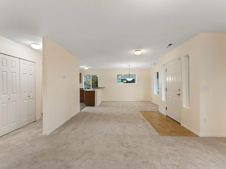 6525 Douglas Ave SE — Photo 13