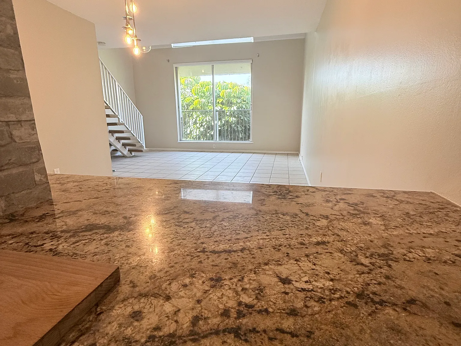 6886 N Kendall Dr — Photo 4
