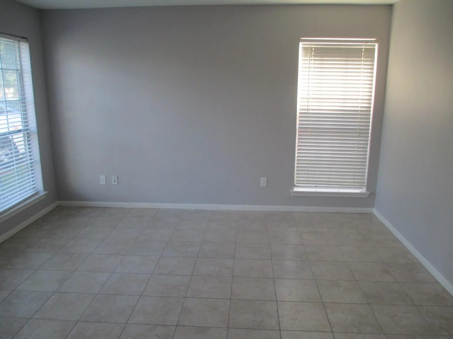 4 bed, 2.5 bath, 2447 sqft, $2,400 — Photo 3
