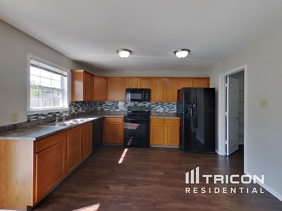 5th image of 7657 Charlotte Dr