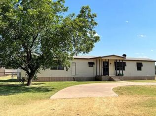 501 E 2nd St, Olustee, OK 73560