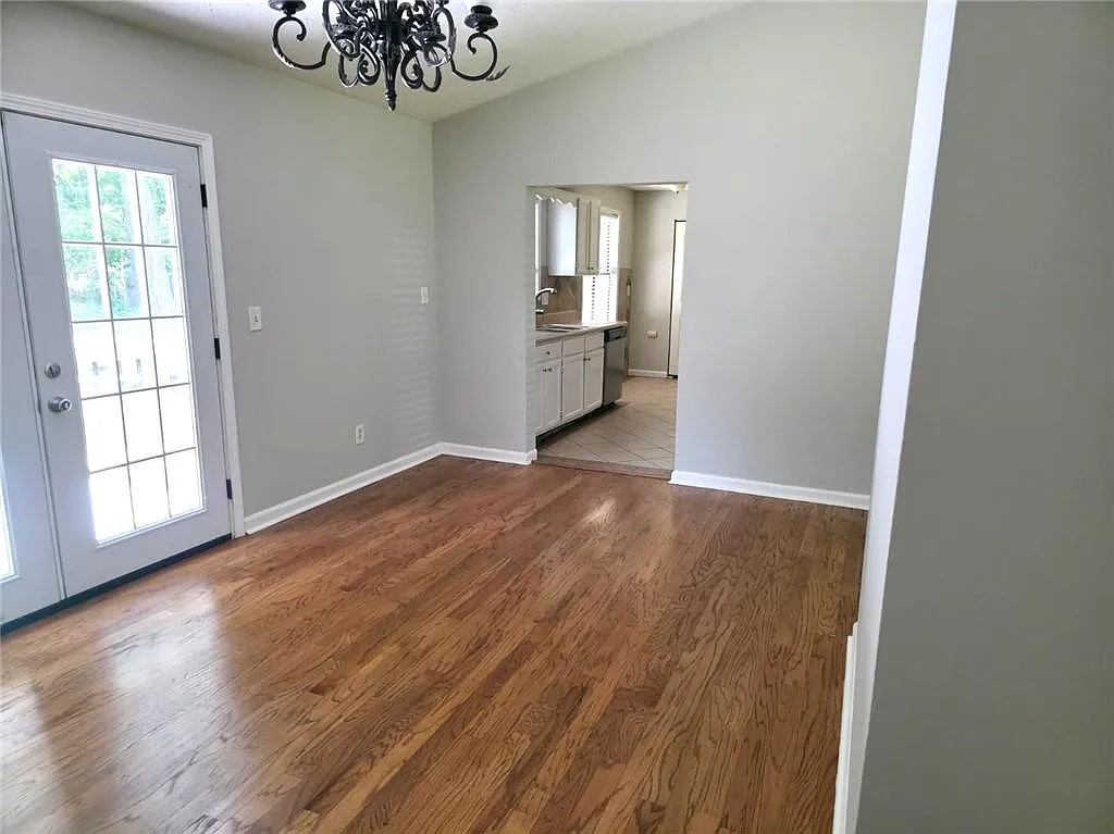 4 bed, 2.0 bath, 1420 sqft, $1,900 — Photo 4