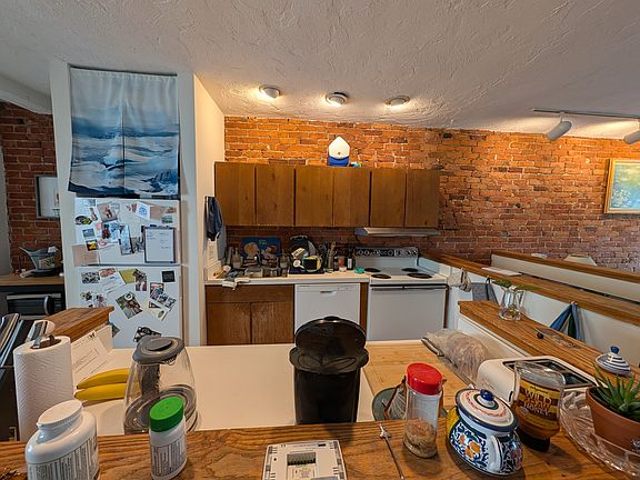4th image of 131 Sutherland Rd #2P