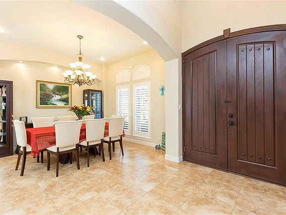 4th image of 3305 Grand Canal Dr