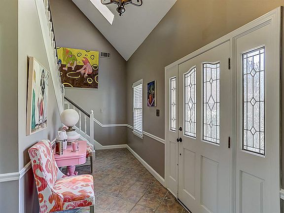 2nd image of 884 Hickory Oaks Cir